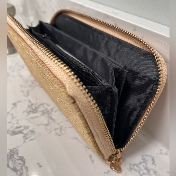 raffia zipper clutch wallet - holds 12 cards plus cash - Picture 10 of 12